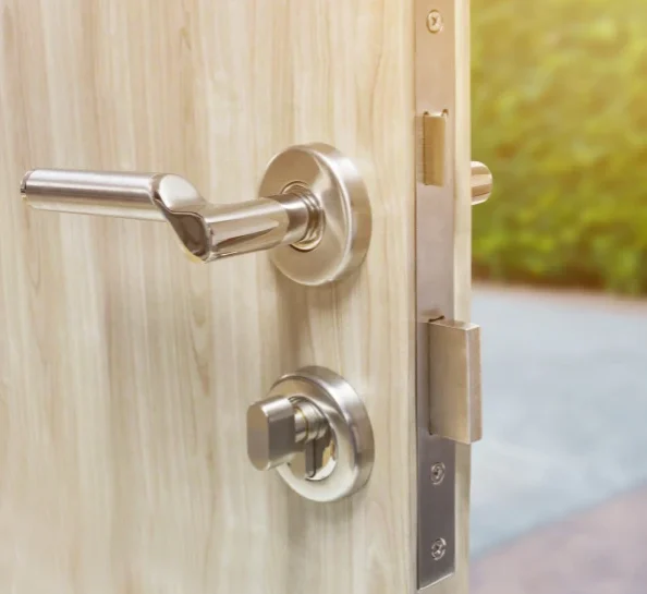 protéction renforcé, porte, serrure sécurisé, poigné de portes, porte d'entrée